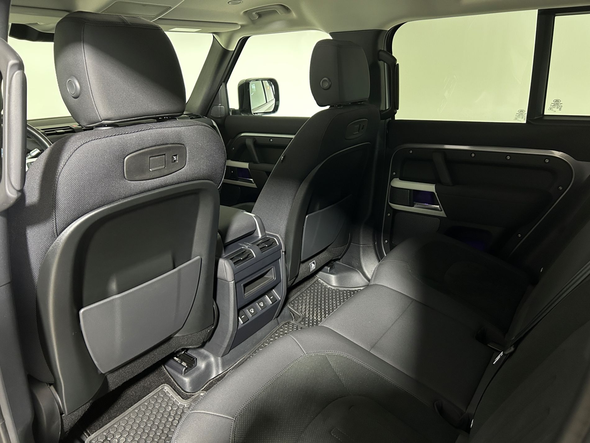 Defender 110 3.0d i6 mhev SE awd 200cv auto - Autoviemme